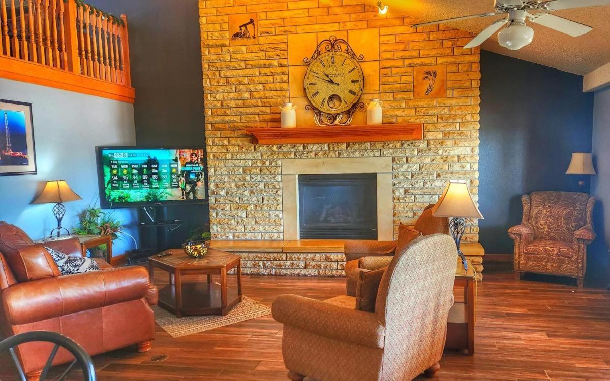 Fossil Creek Hotel & Suites Russell Exteriör bild