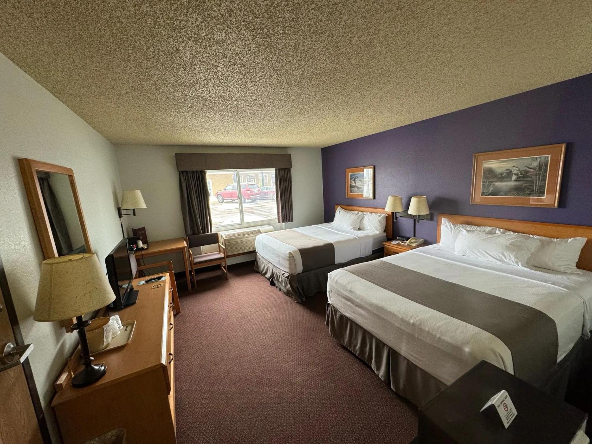 Fossil Creek Hotel & Suites Russell Exteriör bild