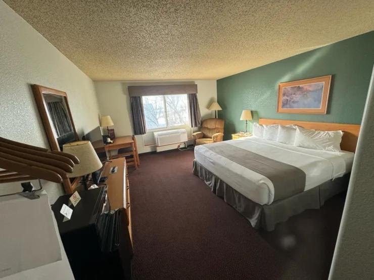 Fossil Creek Hotel & Suites Russell Exteriör bild