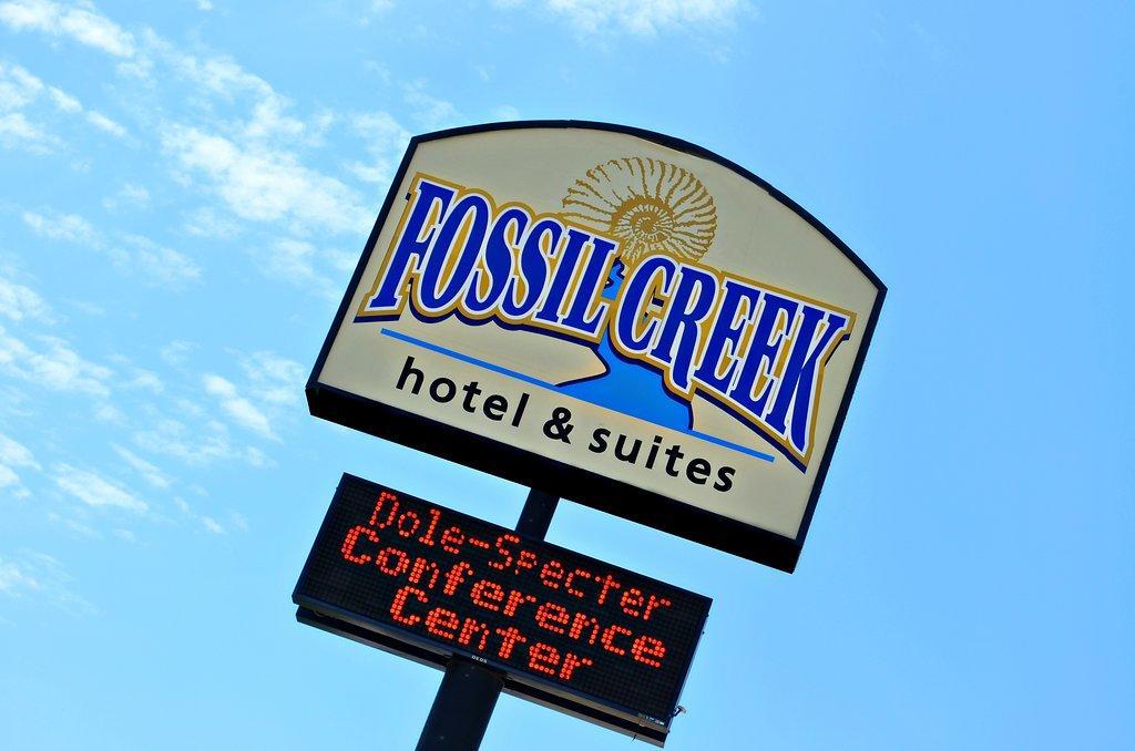 Fossil Creek Hotel & Suites Russell Exteriör bild
