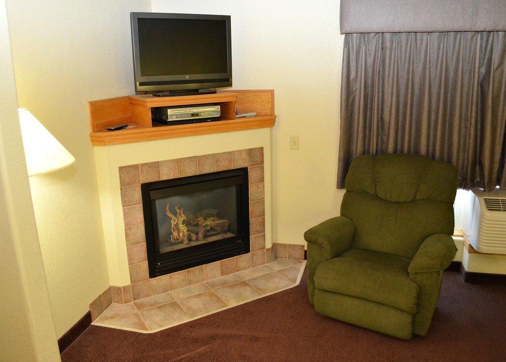 Fossil Creek Hotel & Suites Russell Exteriör bild