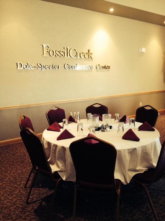 Fossil Creek Hotel & Suites Russell Exteriör bild