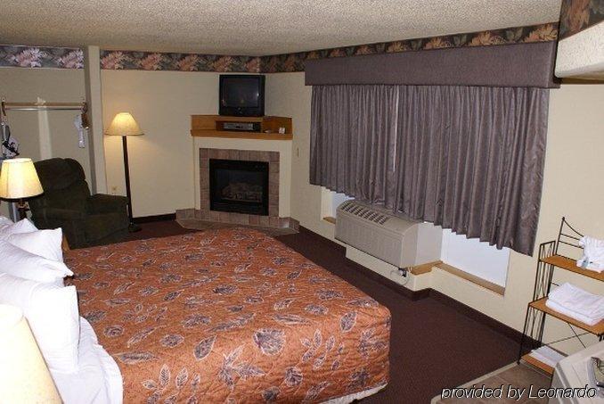 Fossil Creek Hotel & Suites Russell Rum bild