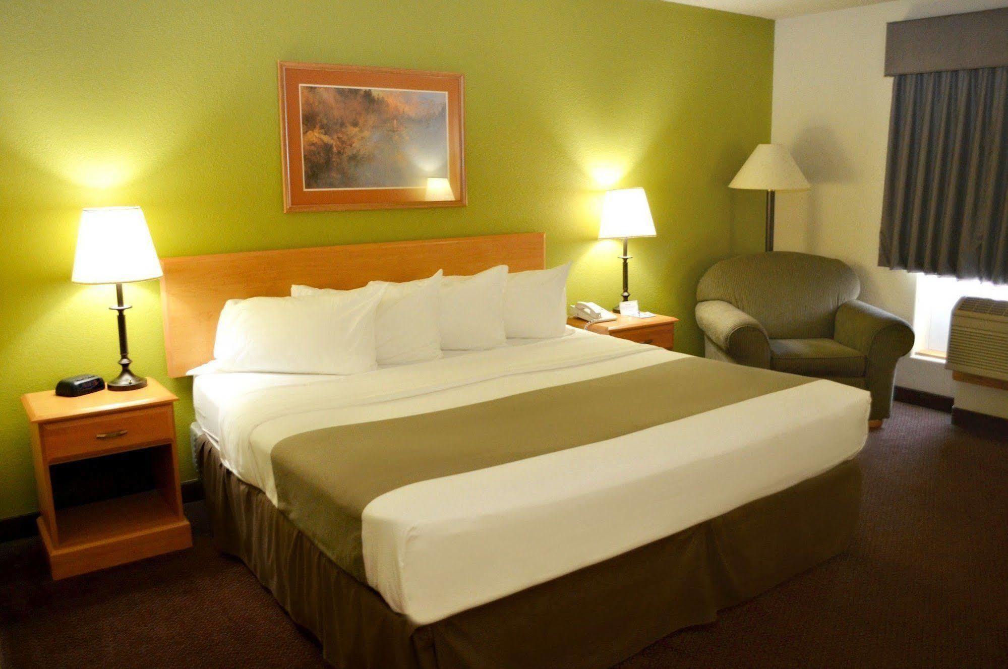 Fossil Creek Hotel & Suites Russell Exteriör bild