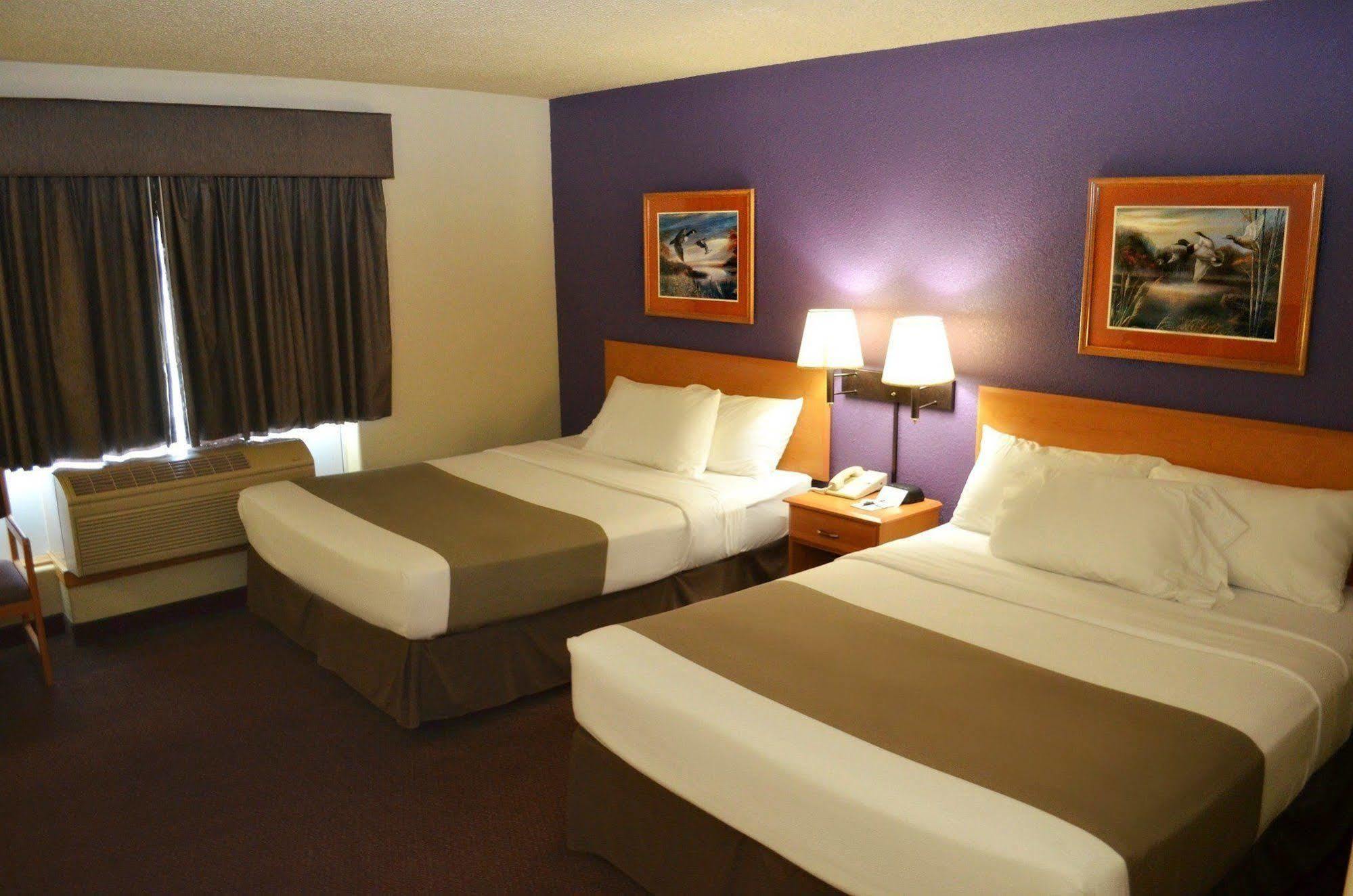 Fossil Creek Hotel & Suites Russell Exteriör bild