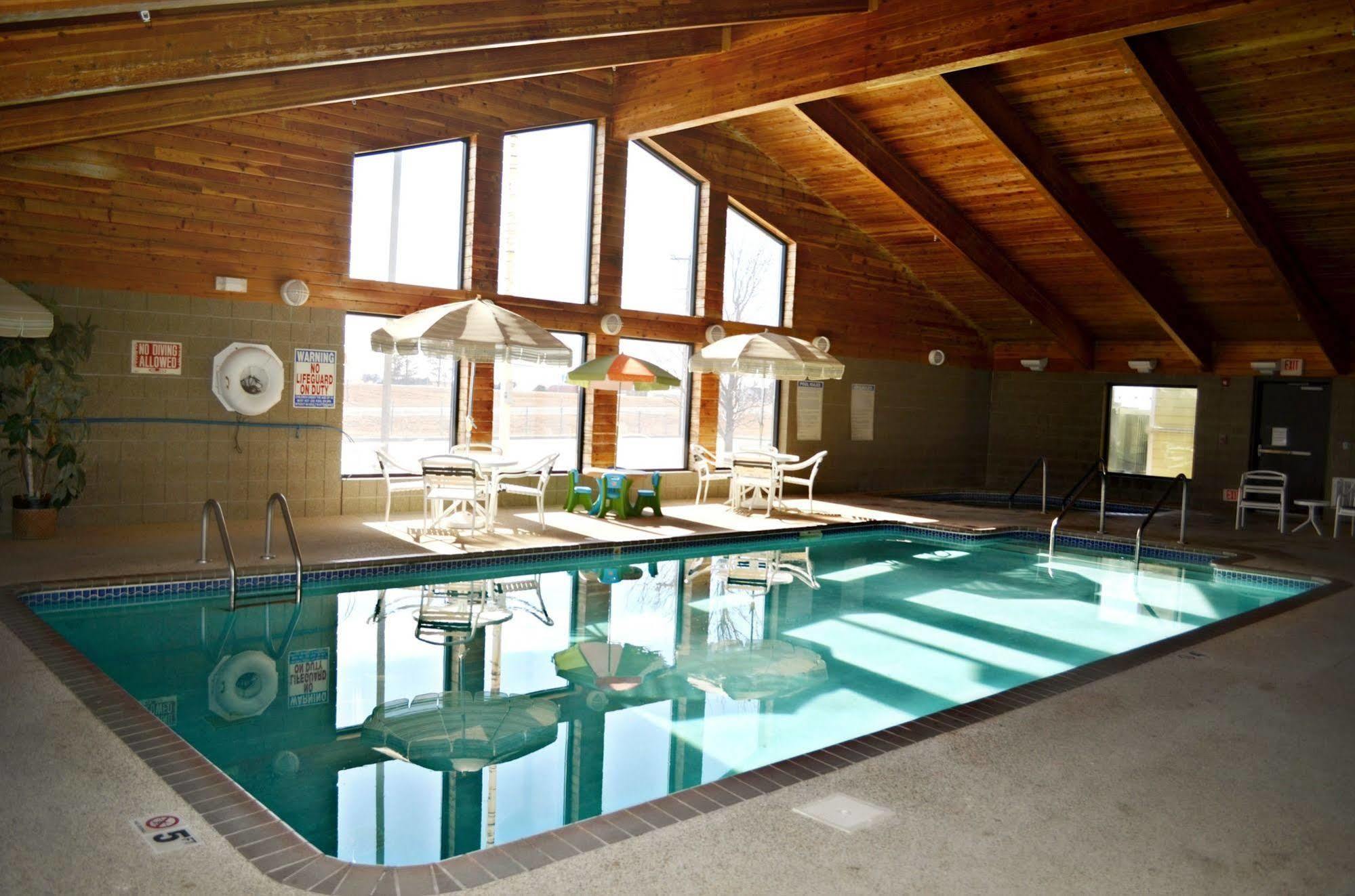 Fossil Creek Hotel & Suites Russell Exteriör bild